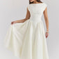 Elegante vestido midi con corsé fluido