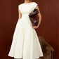 Elegante vestido midi con corsé fluido