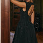 Elegante vestido midi con corsé fluido