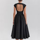 Elegante vestido midi con corsé fluido