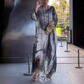 Elegante vestido de gasa con estampado de mármol